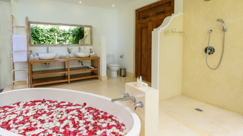 2Bedrooms Deluxe Bathroom